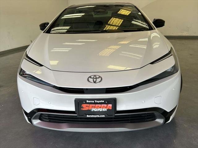 Certified Used 2023 PLATINUM WHITE PEARL MC. Toyota  image 8