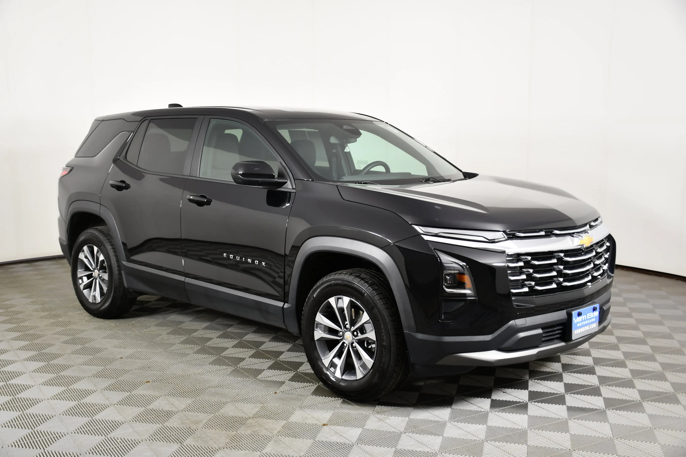 Used 2026 Mosaic Black Metallic Chevrolet AWD LT image 4