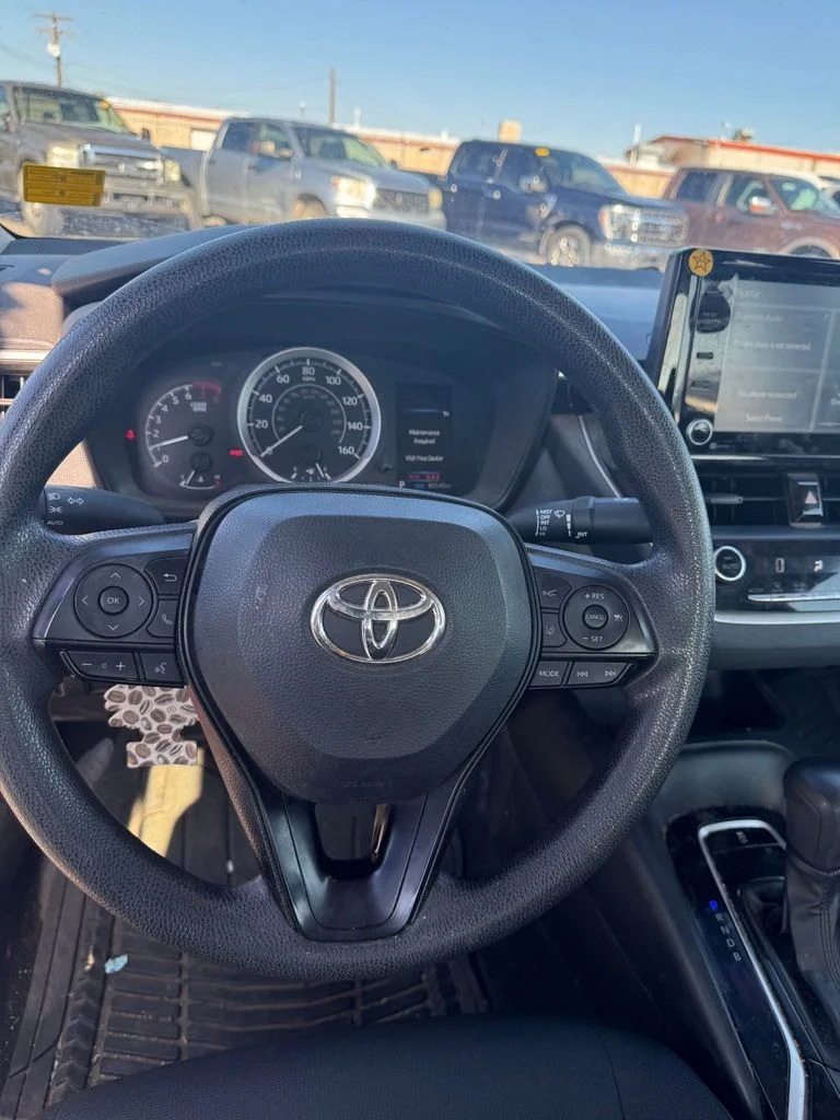Used 2022 Pearl Toyota LE image 14