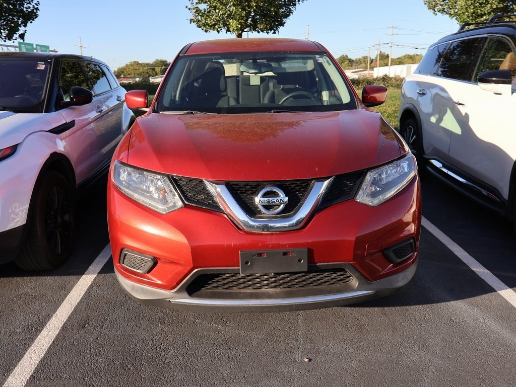 2016 Nissan Rogue S photo 2