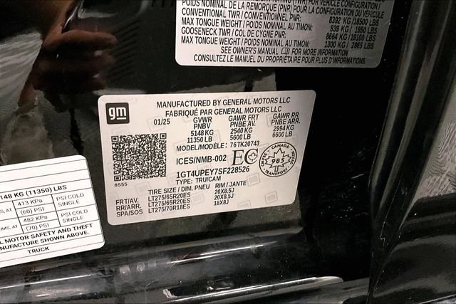 Used 2025 Onyx Black GMC AT4 image 43