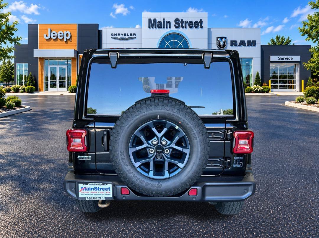 New 2026 Black Clear-Coat Exterior Paint Jeep 85th Anniversary Edition image 4