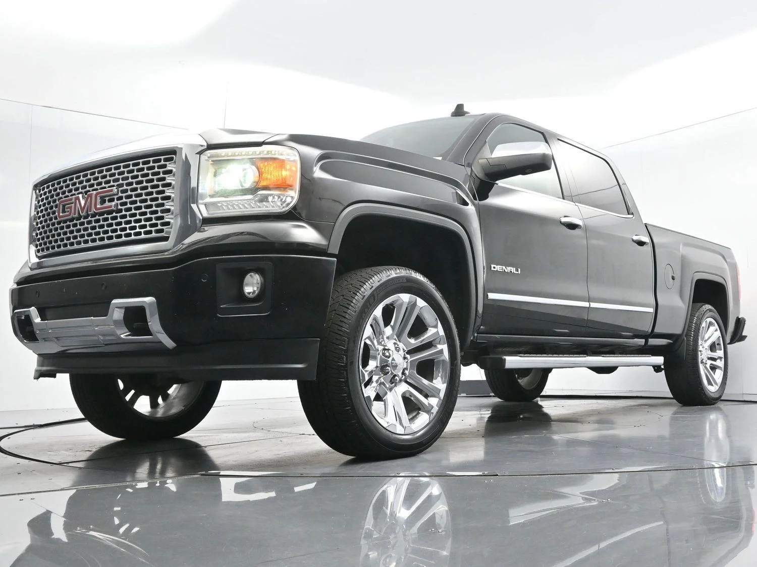 Used 2015 Onyx Black GMC Denali image 44