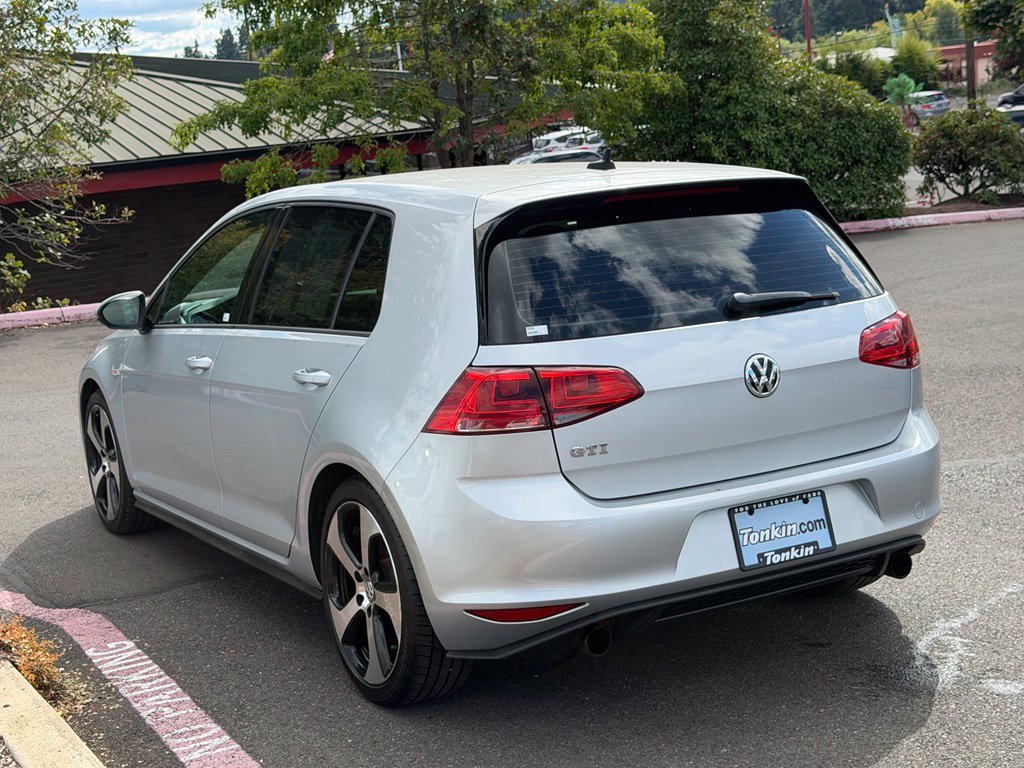 Used 2015  Volkswagen 2.0T S image 5