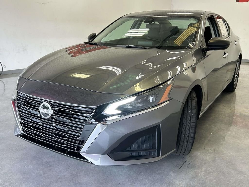Used 2025 Gray Nissan 2.5 SV image 7
