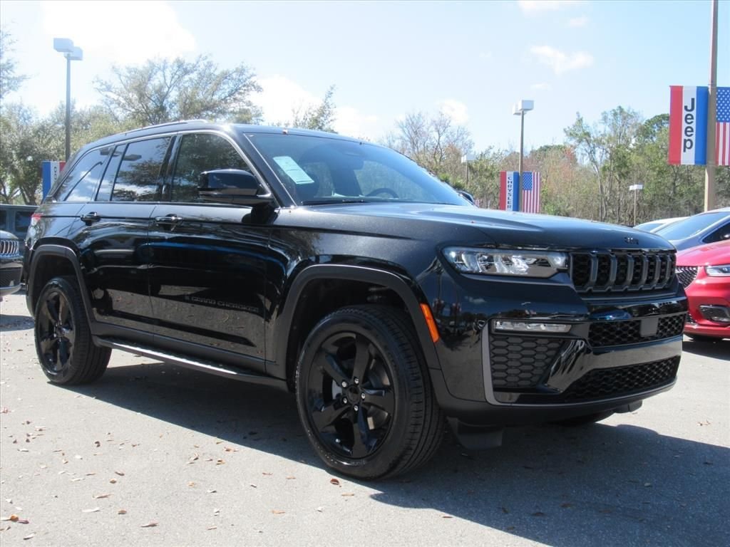 New 2026 Diamond Black Crystal Pearl-Coat Exterior Paint Jeep Limited image 29