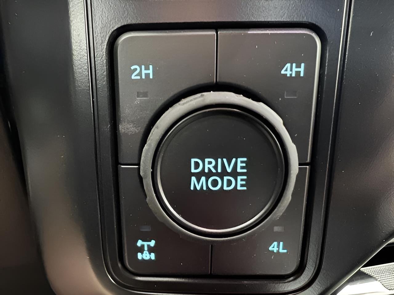 New 2025 Star White Metallic Tri-Coat Ford King Ranch® image 65