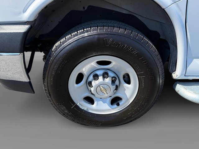 Used 2025 Summit White Chevrolet Work Van image 9