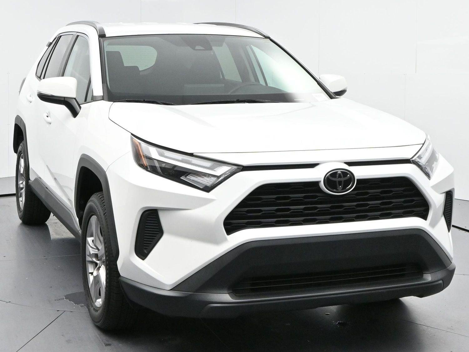 Used 2022 White Toyota XLE image 2