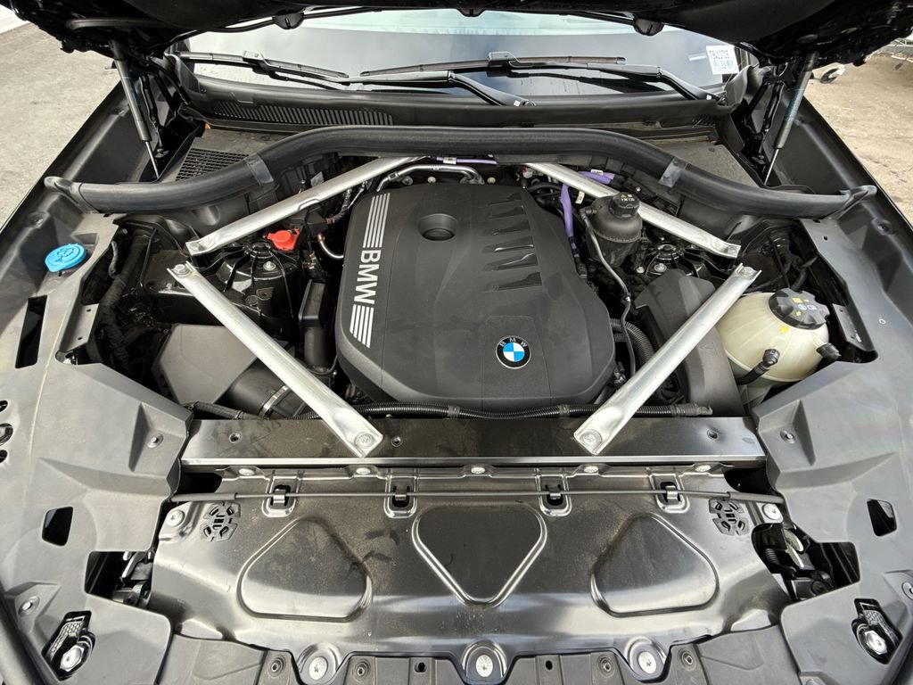 Used 2024 Black BMW xDrive40i image 8