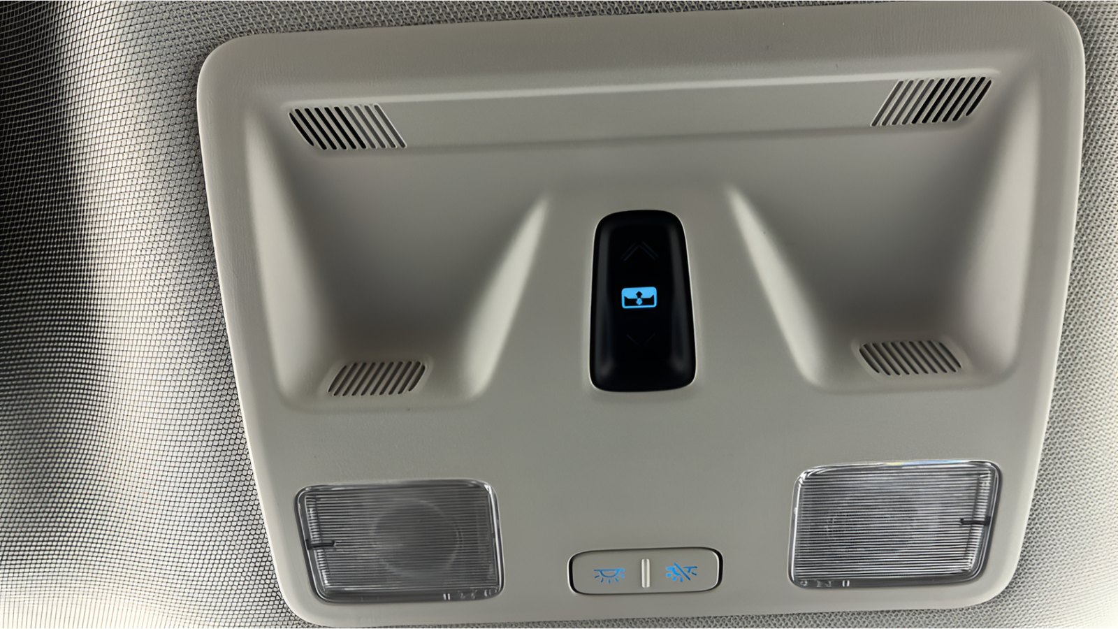 New 2026 White Metallic Ford Lariat image 31