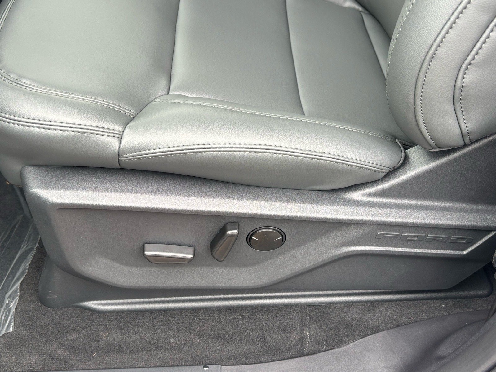 New 2027 Star White Metallic Tri-Coat Ford Active image 9