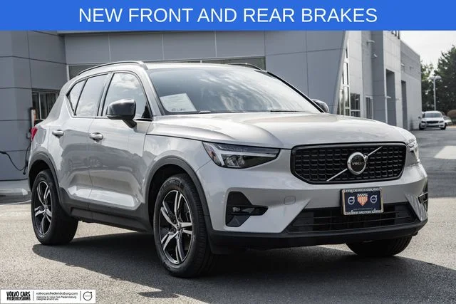2023 Volvo XC40 B5 Plus Dark AWD's photo