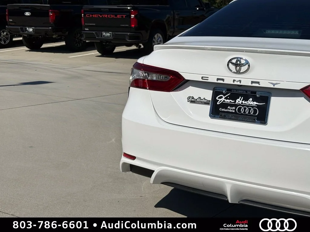 Used 2018 White Toyota SE image 14
