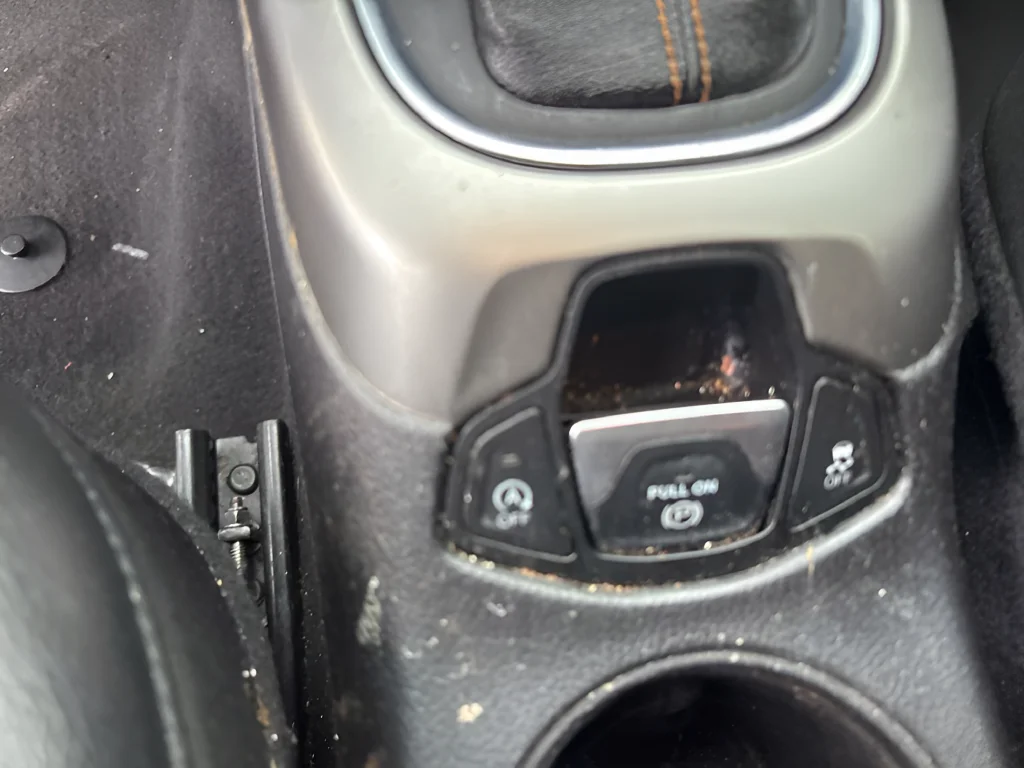 Used 2021 Crystal Metallic Jeep Latitude image 29