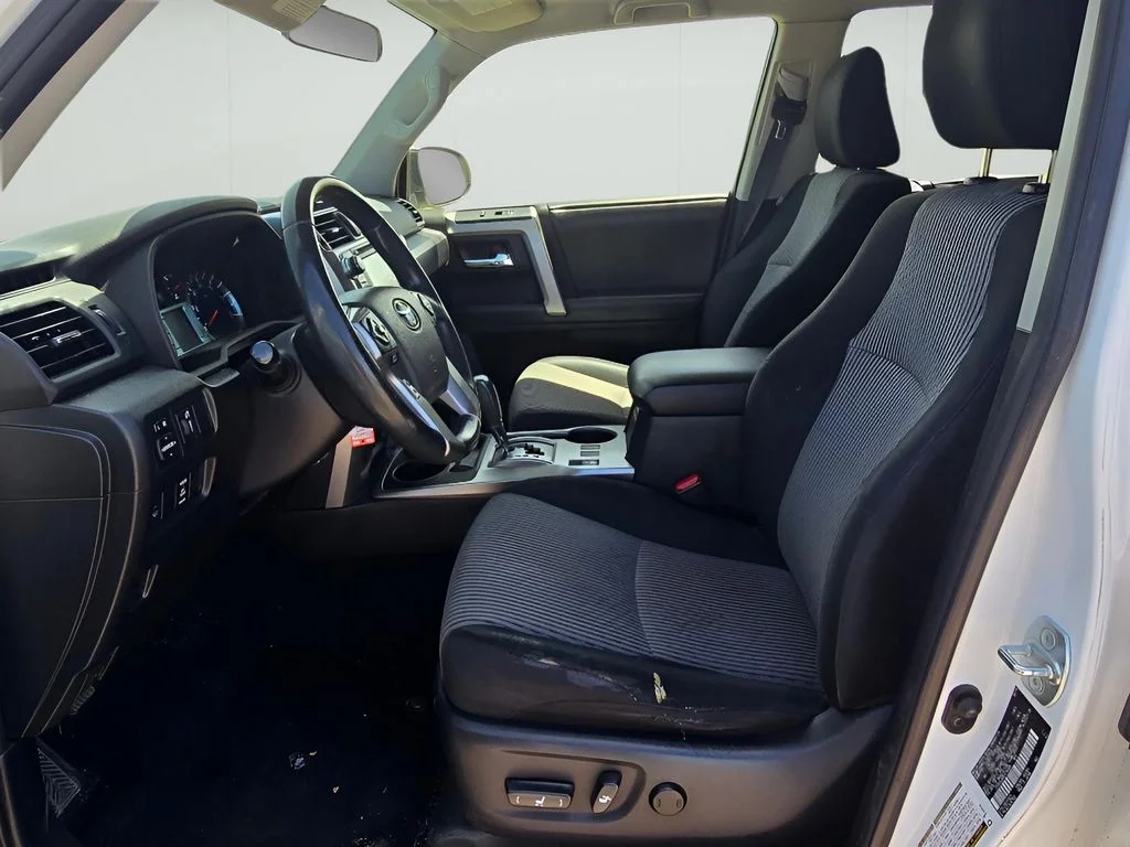 Used 2014 Super White Toyota SR5 image 23