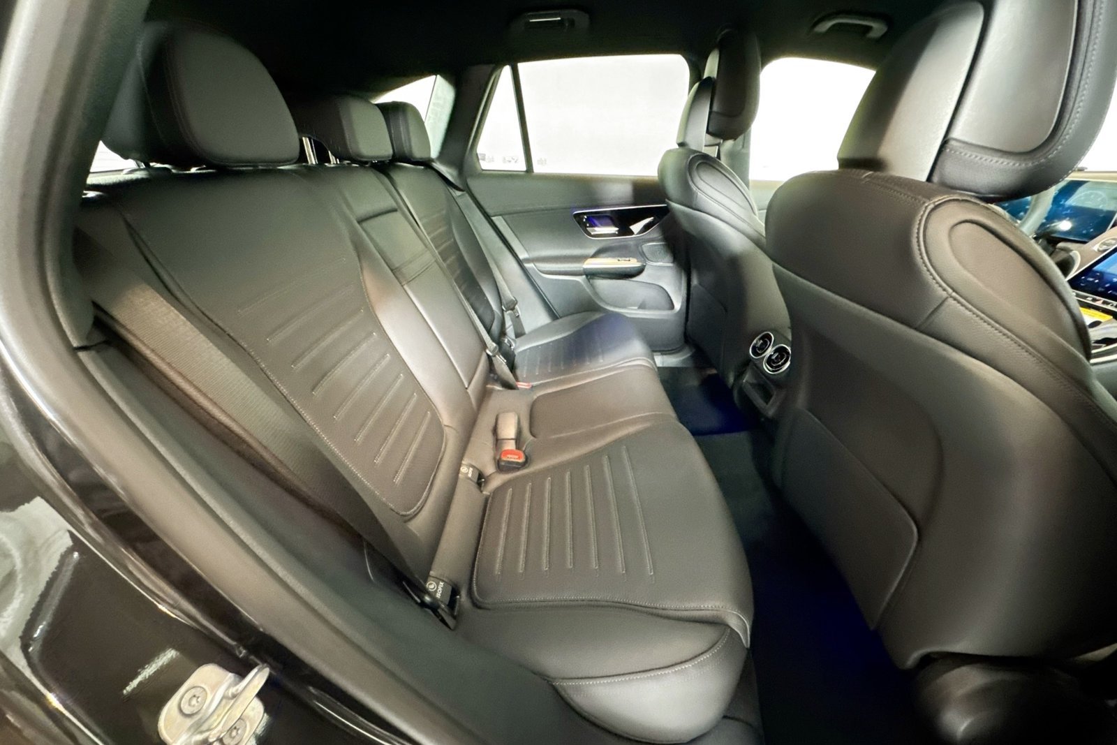 New 2026 Graphite Grey Metallic Mercedes-Benz GLC 300 image 24