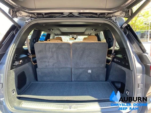 Used 2025 Gray Jeep Summit image 9