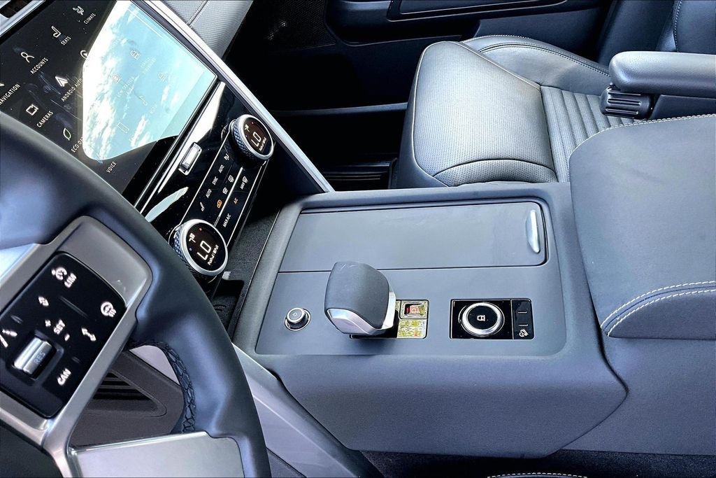 Used 2025 Blue Land Rover Dynamic SE image 14
