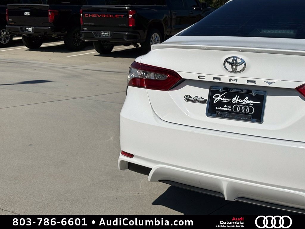 Used 2018 White Toyota SE image 14