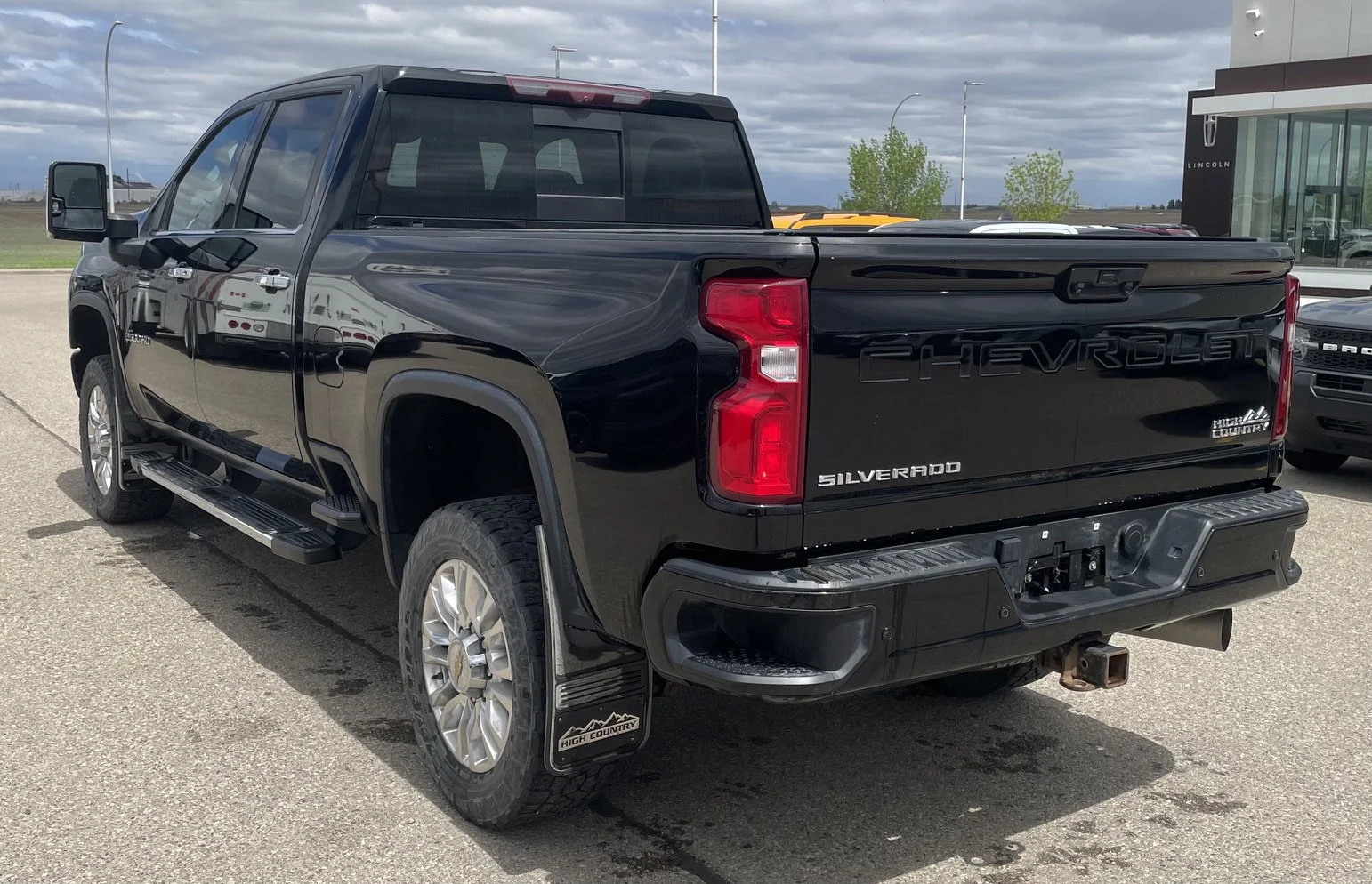 Used 2021 Black Chevrolet Crew Cab  HIGH COUNTRY image 3