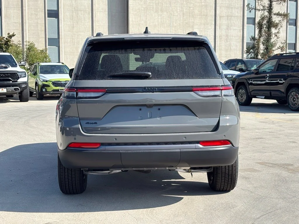 New 2027 Gray Jeep Laredo Altitude image 4