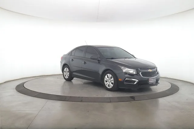 Used 2015 Chevrolet Cruze LS with VIN 1G1PA5SHXF7147043 for sale in Findlay, OH