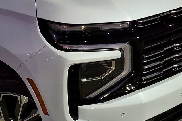 New 2026 Polar White Tricoat Chevrolet High Country image 2