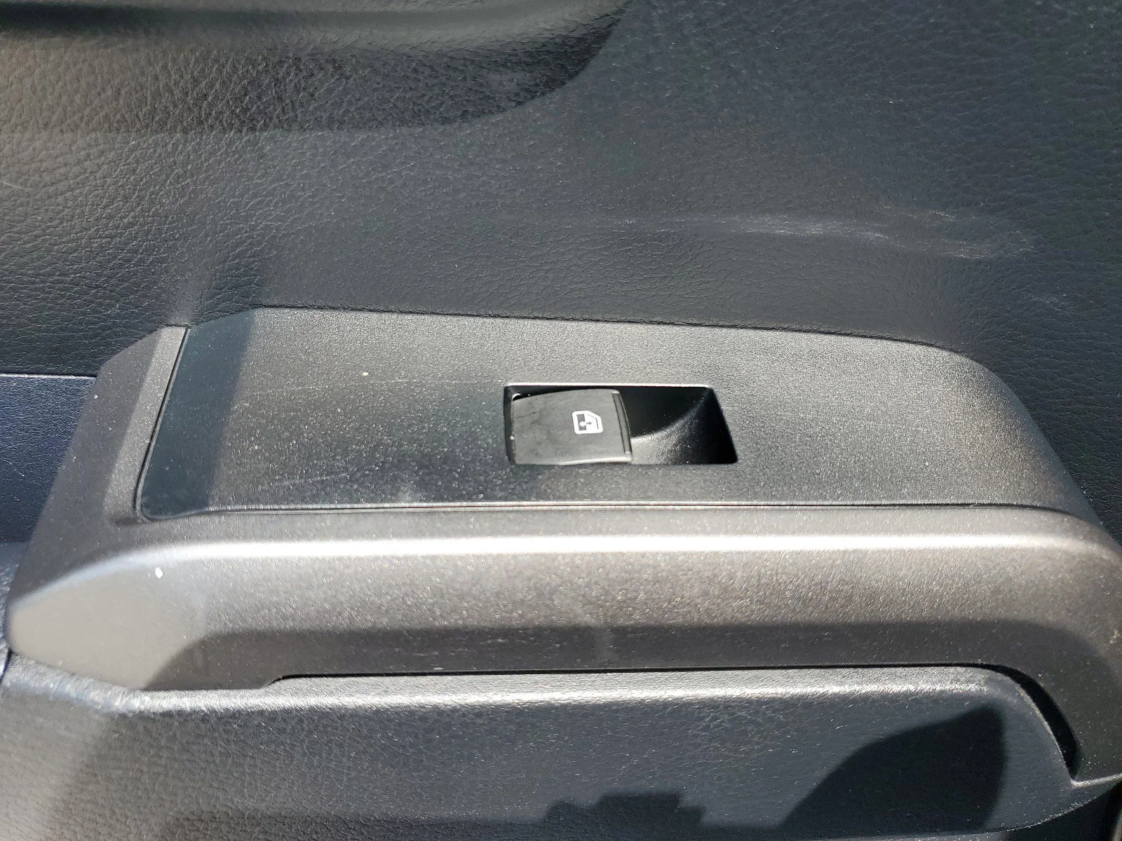 Used 2016  Toyota  image 13