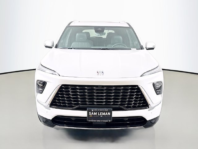 Used 2025 White Frost Tricoat Buick Avenir image 2