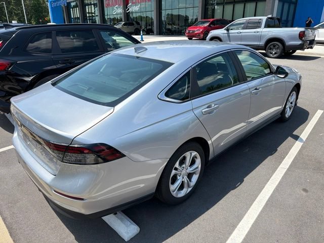 Certified Used 2025 Solar Silver Metallic Honda 1.5T LX image 33