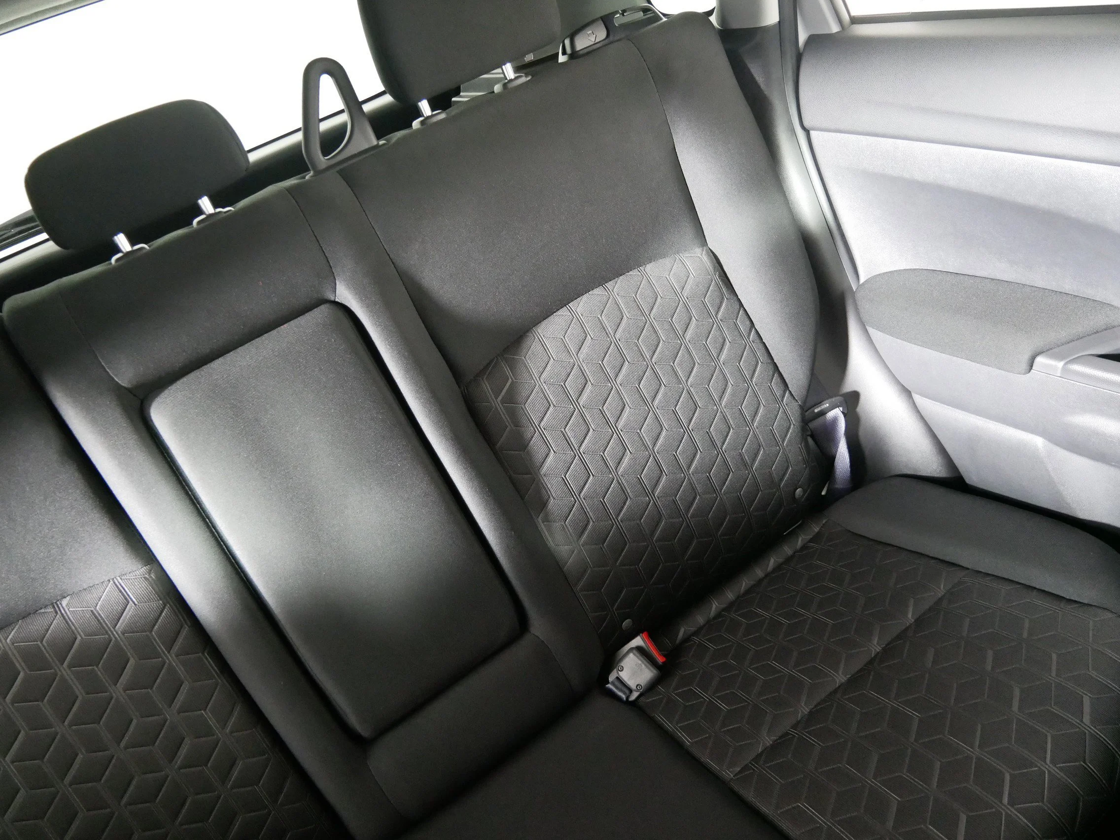 Used 2025 White Diamond Mitsubishi ES image 14