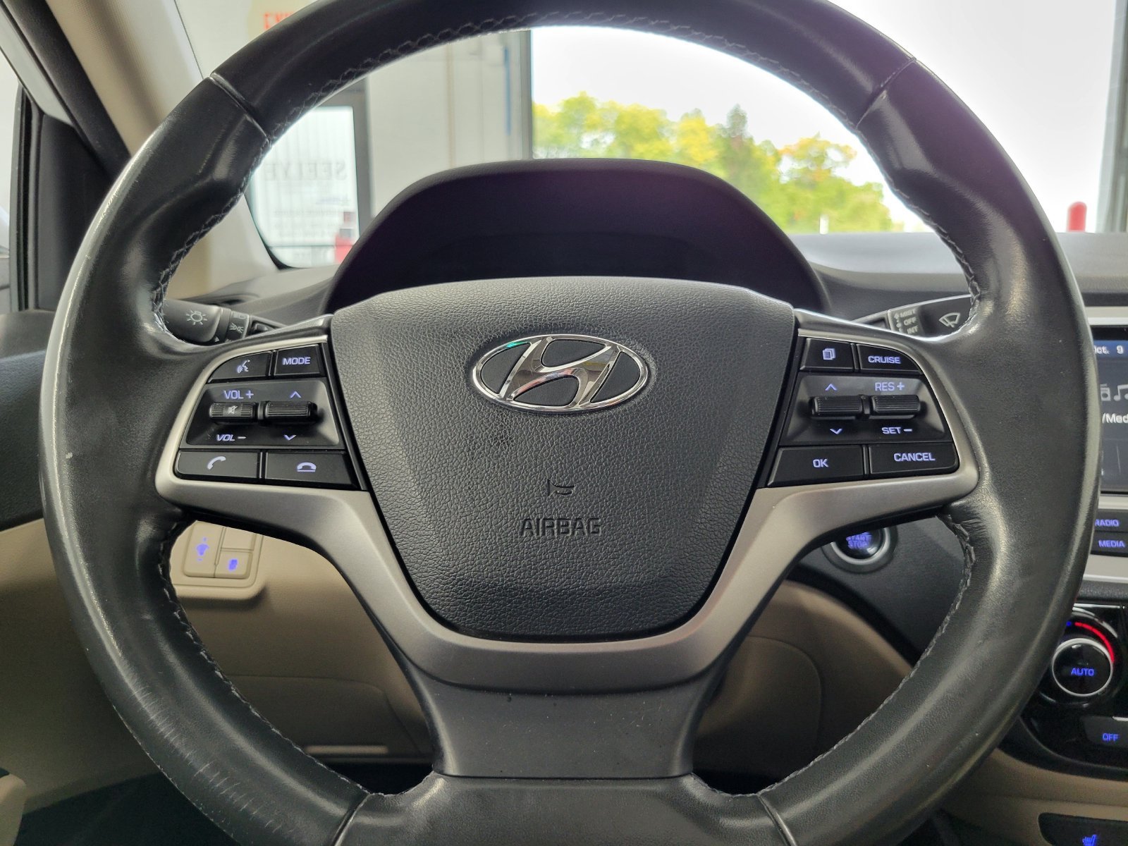 Used 2022 White Hyundai Limited image 13