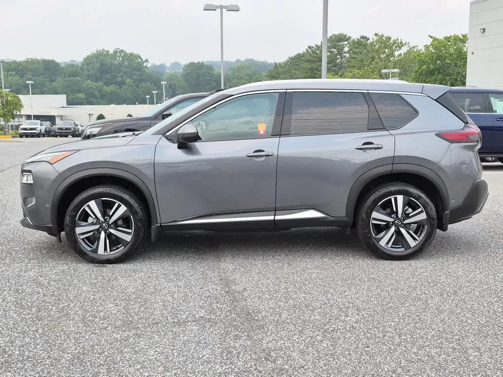 Used 2023 Gun Metallic Nissan SL image 5