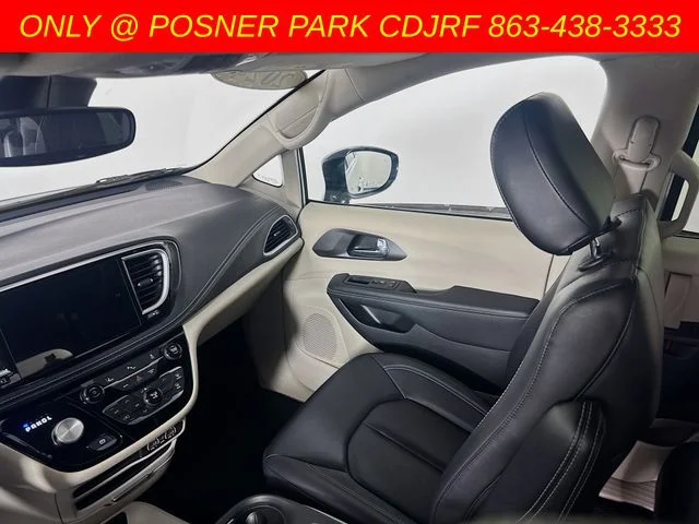 Used 2024 White Chrysler Select image 22