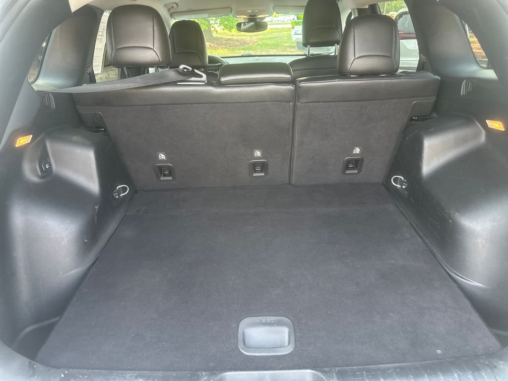 Used 2023 White Jeep Altitude image 26