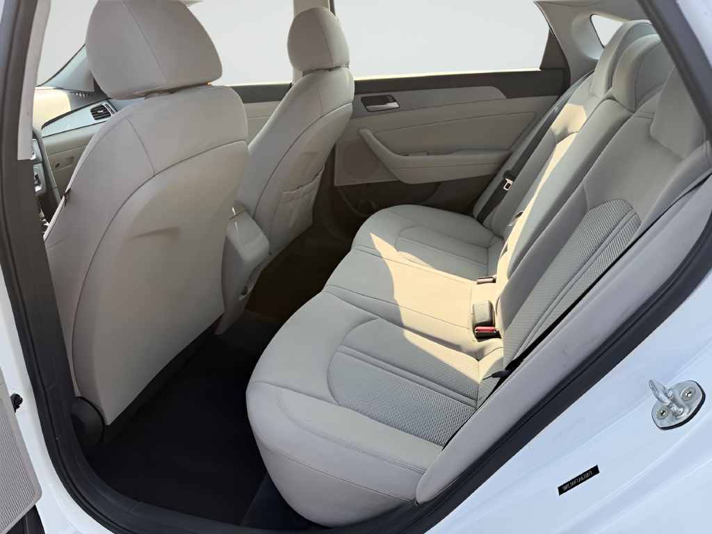Used 2018 White Hyundai SEL image 19