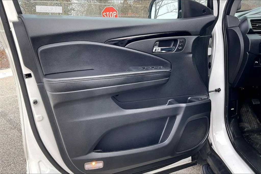 Used 2021 White Honda Touring image 23