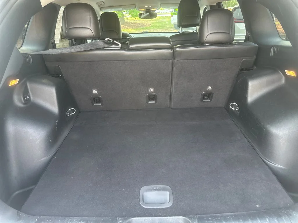 Used 2023 White Jeep Altitude image 26