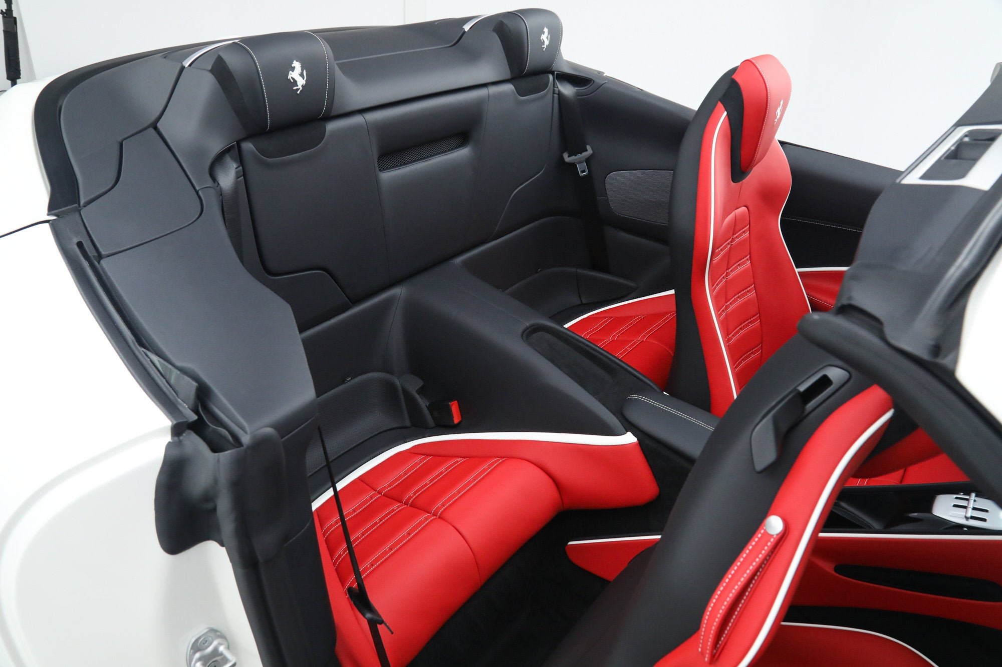 Certified Used 2025 Bianco Italia Ferrari  image 23