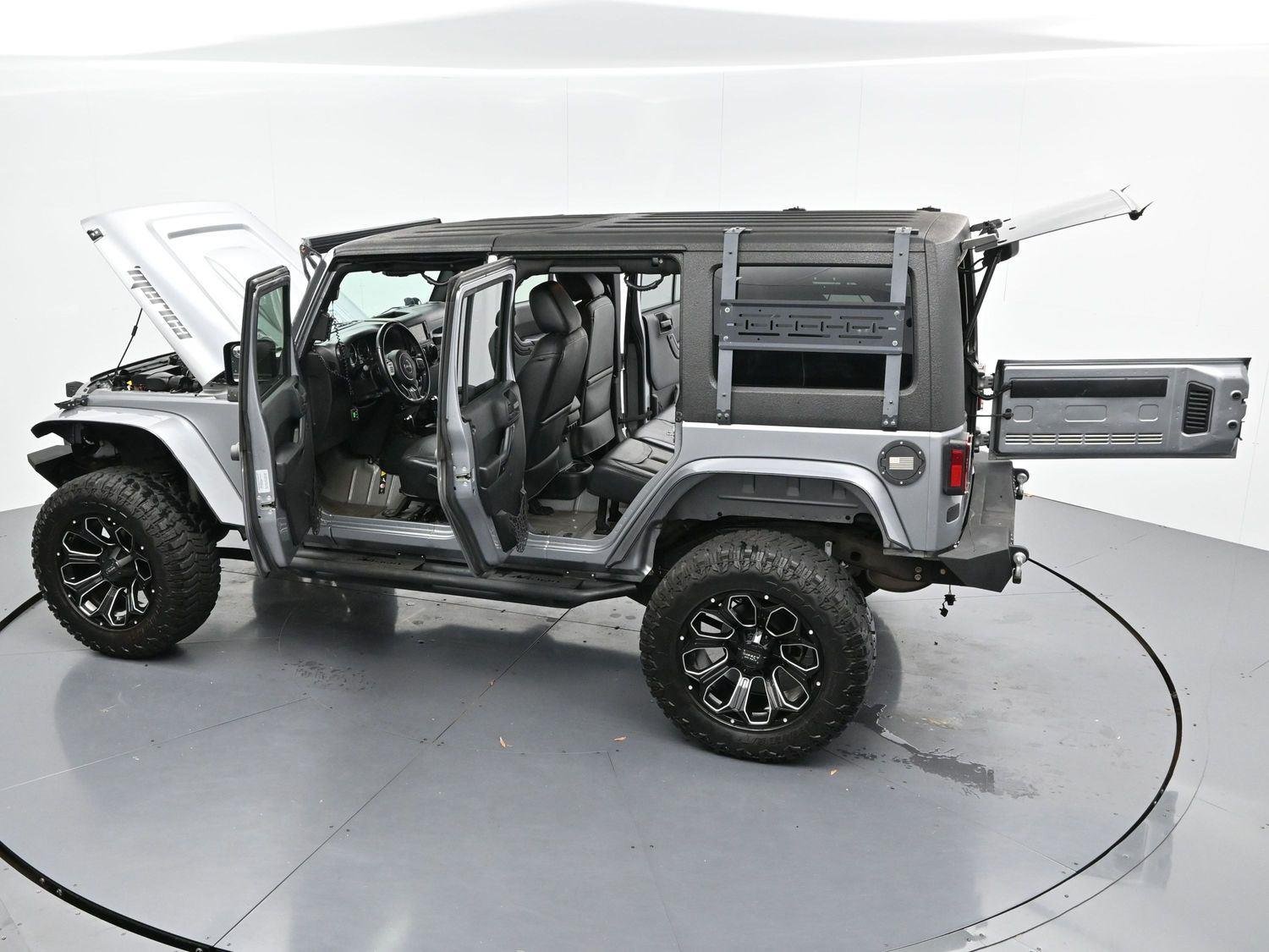 Used 2017 Billet Silver Metallic Clearcoat Jeep Smoky Mountain image 44