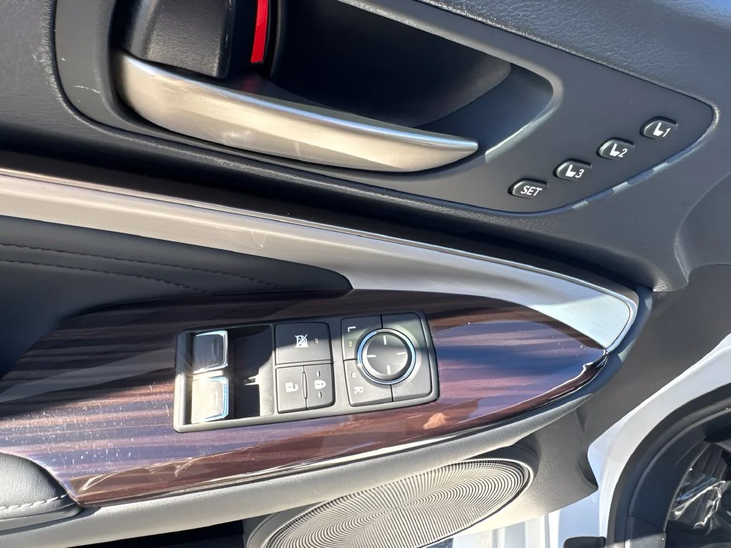 Used 2020 White Lexus 300 image 24