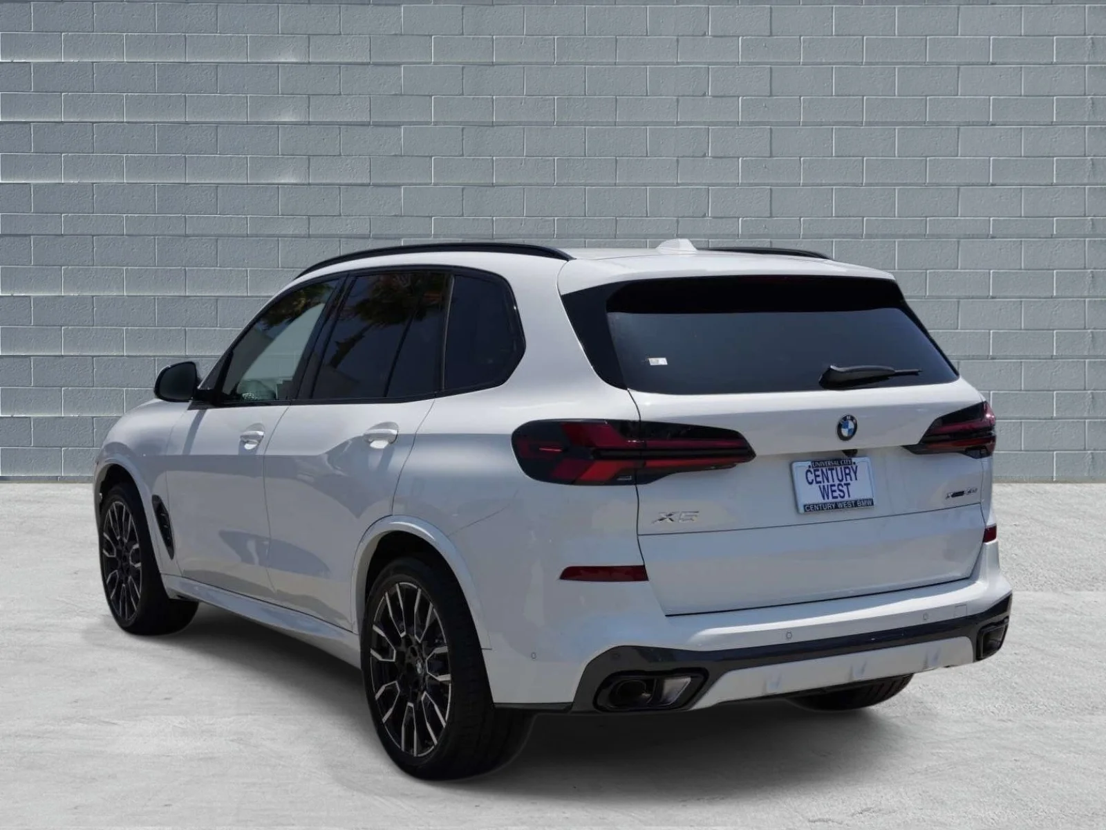New 2026 Alpine White BMW xDrive40i image 3
