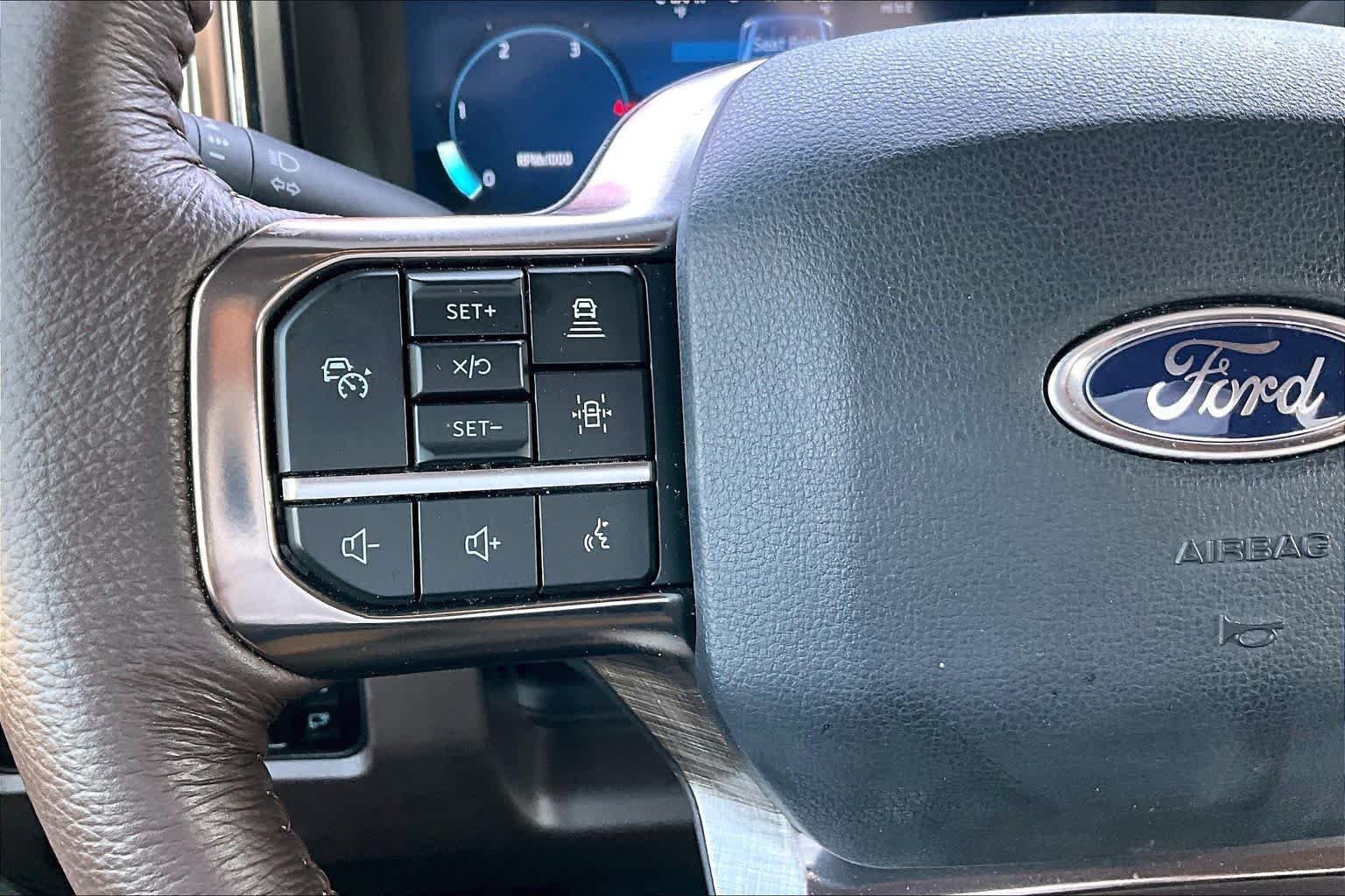 Used 2025 Star White Metallic Tri-Coat/Darkened Bronze Ford King Ranch image 24