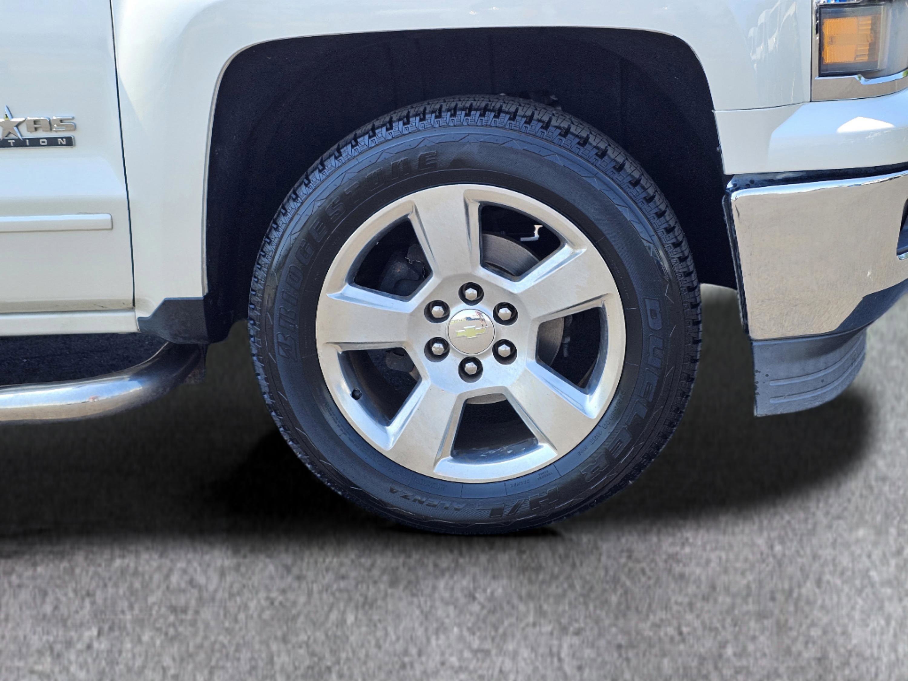 Used 2015 White Diamond Tricoat Chevrolet LT image 5