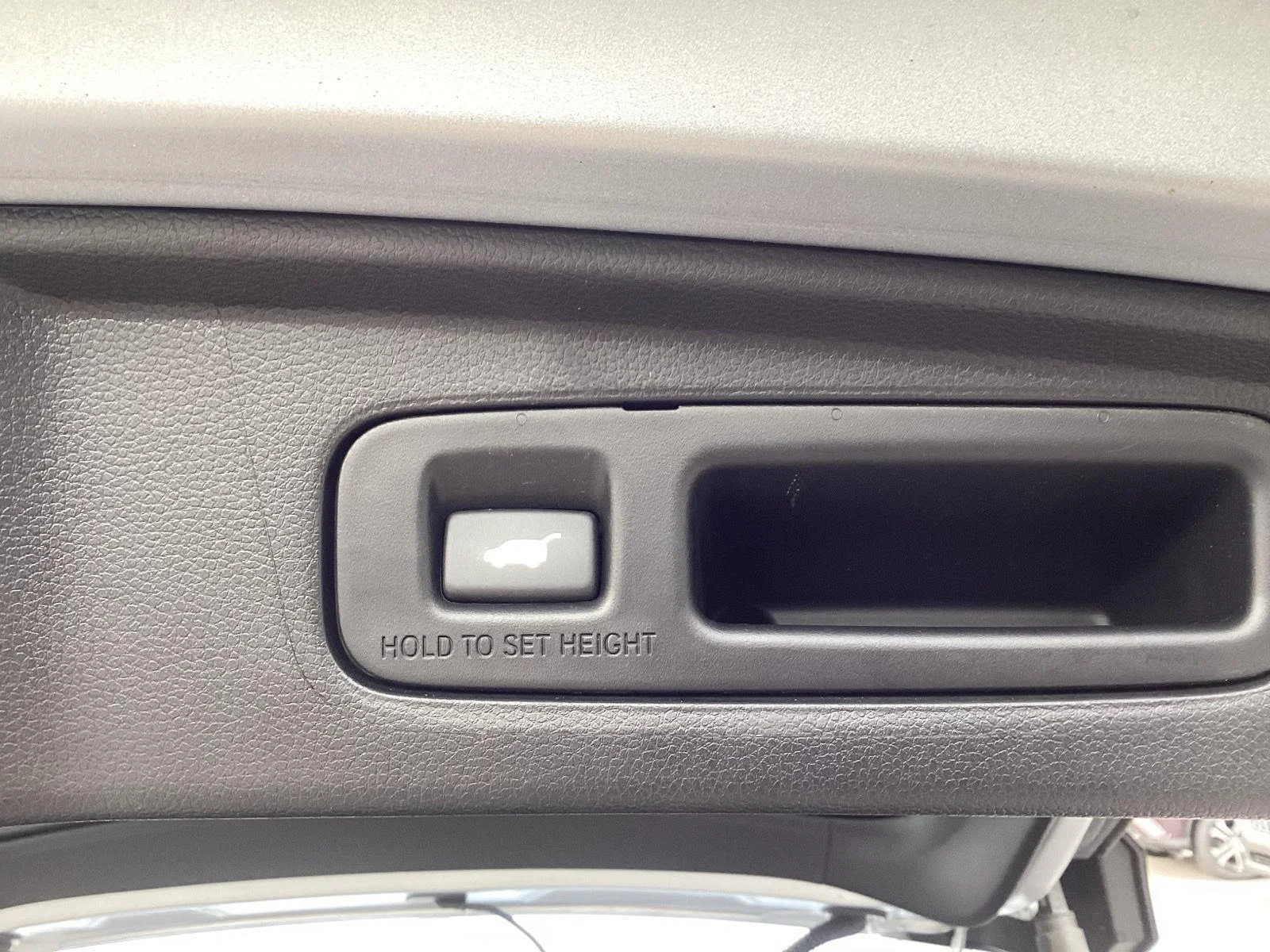 Used 2025 Solar Silver Metallic Honda EX-L image 29