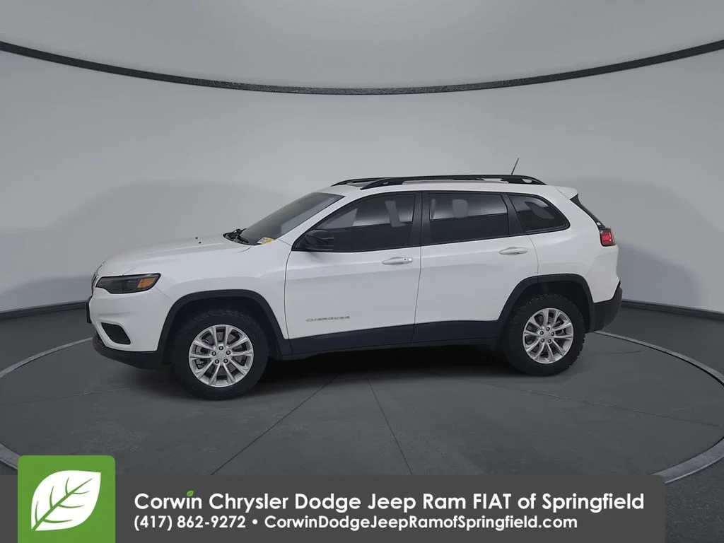 Certified Used 2022 White Jeep Latitude Lux image 8