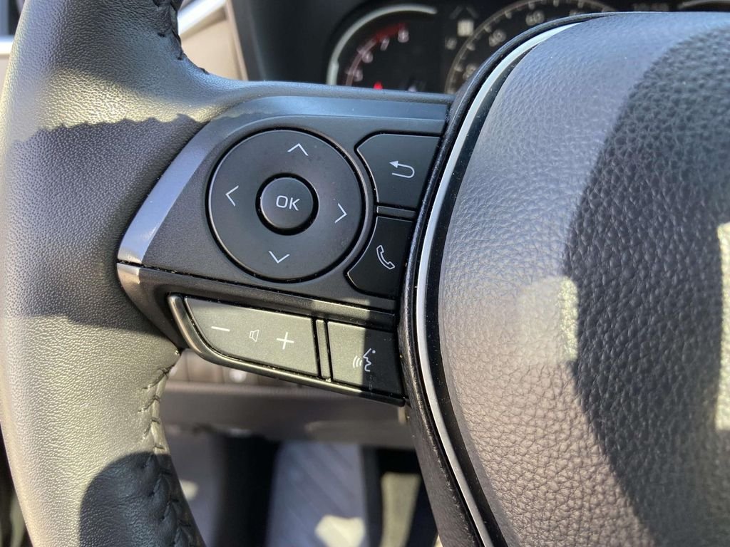 Used 2025 Black Toyota XLE Premium image 35