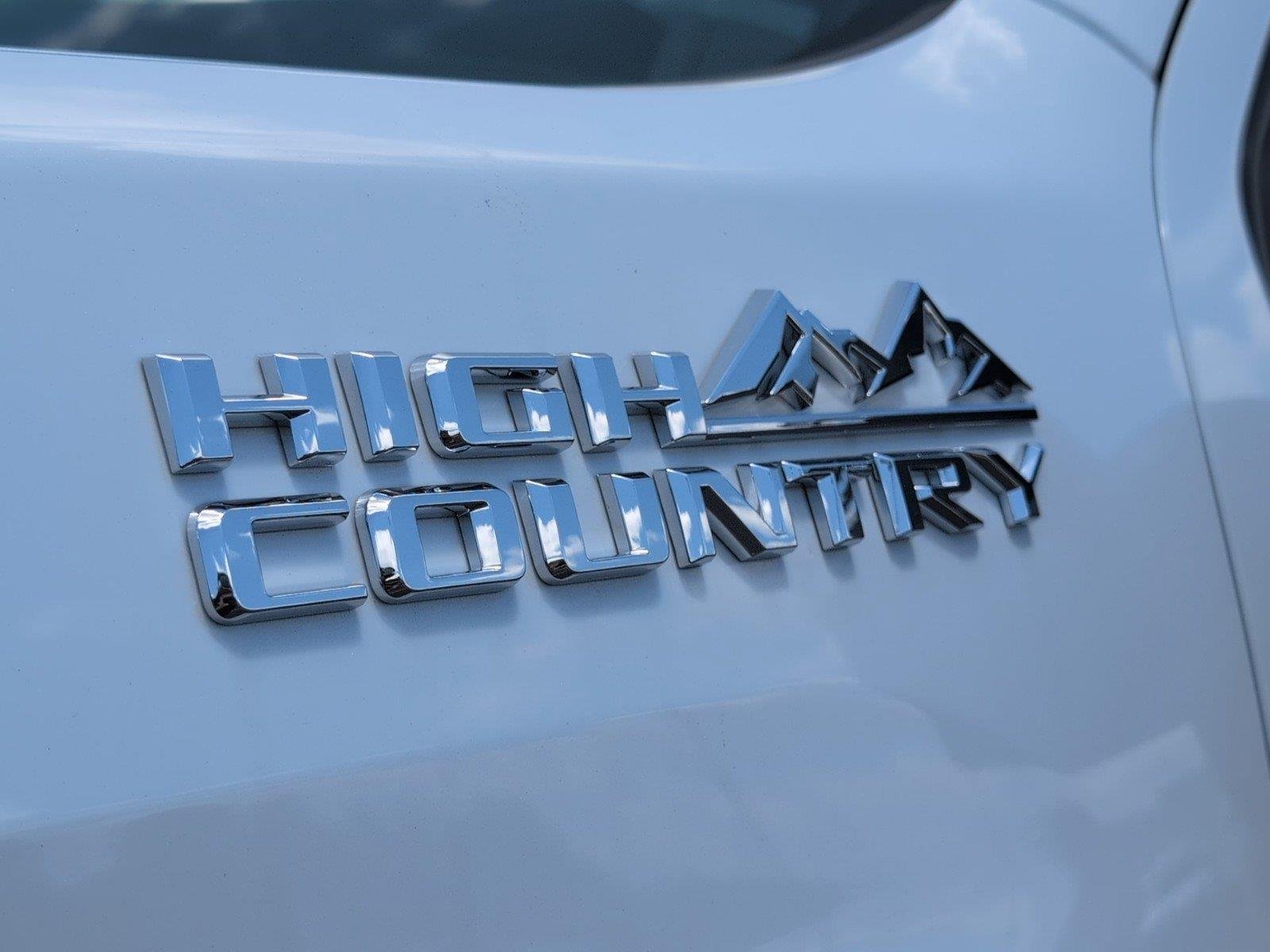 New 2026 Polar White Tricoat Chevrolet High Country image 10
