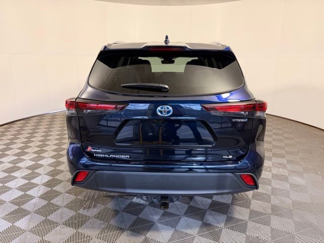 Used 2024  Toyota XLE image 8